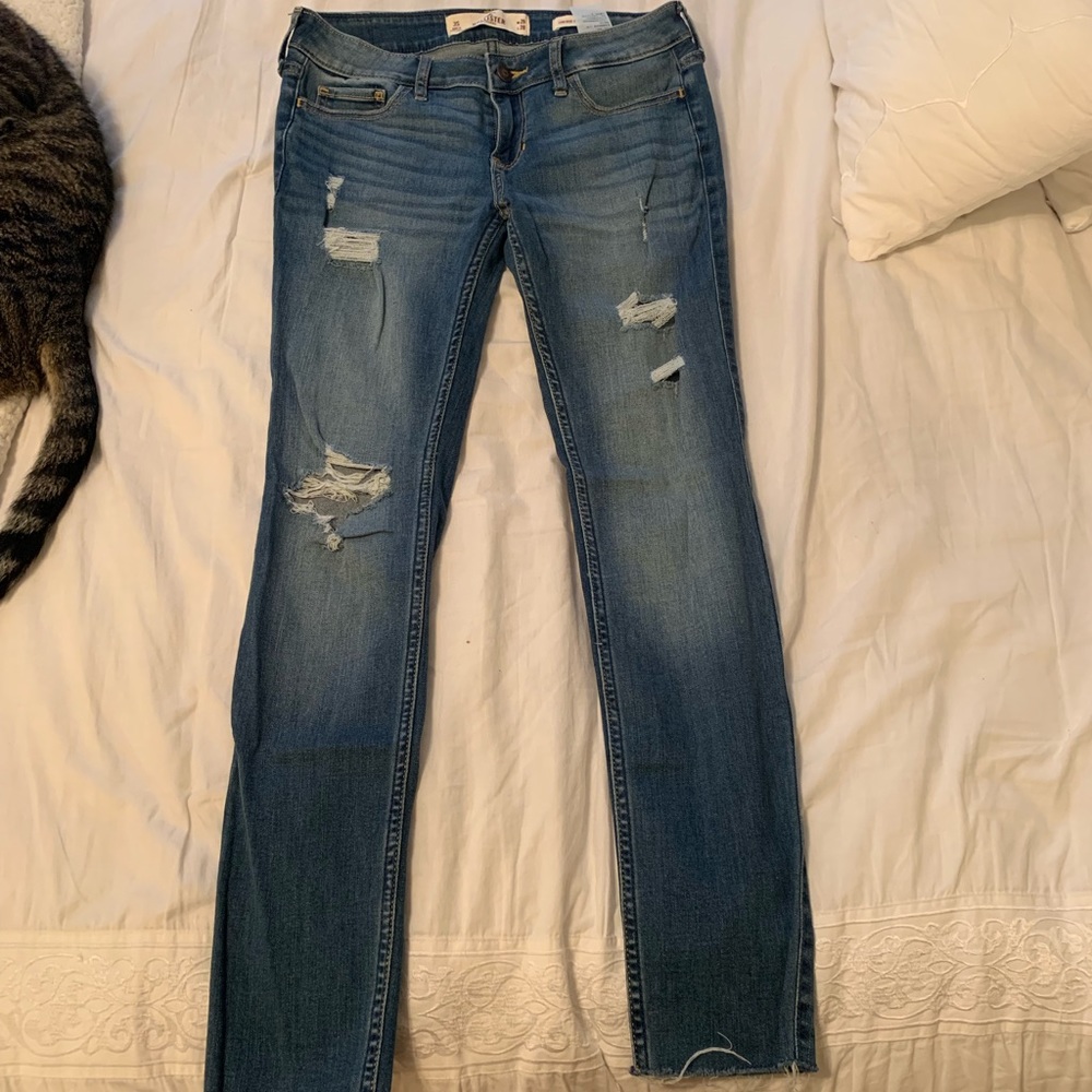 Hollister Size 3 low rise super skinny jeans